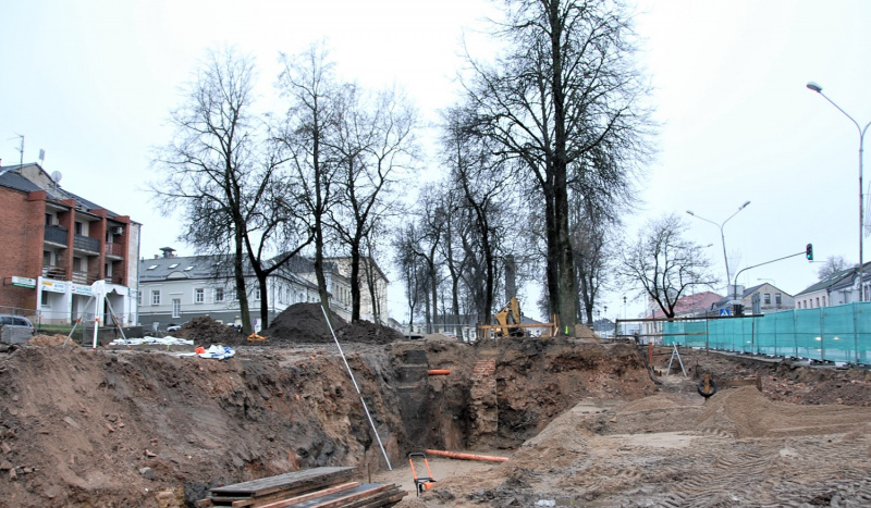 Gedimino Nemunaičio nuotr. Kęstučio aikštės ir Vilniaus gatvės kampe atkastos 19 amžiaus pastatų liekanos.
