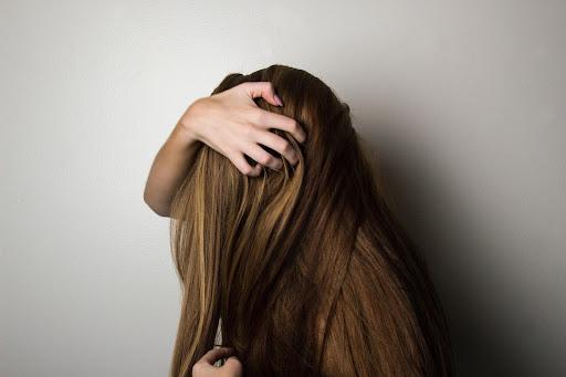 19 plaukų slinkimo priežasčių – ir ką jūs galite dėl to padaryti? /