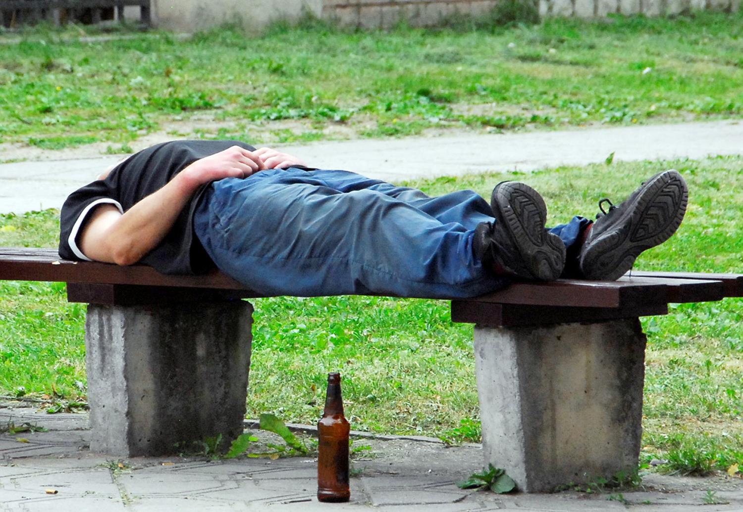 Alkoholio pirkėjai dabar gali ilgiau pamiegoti /