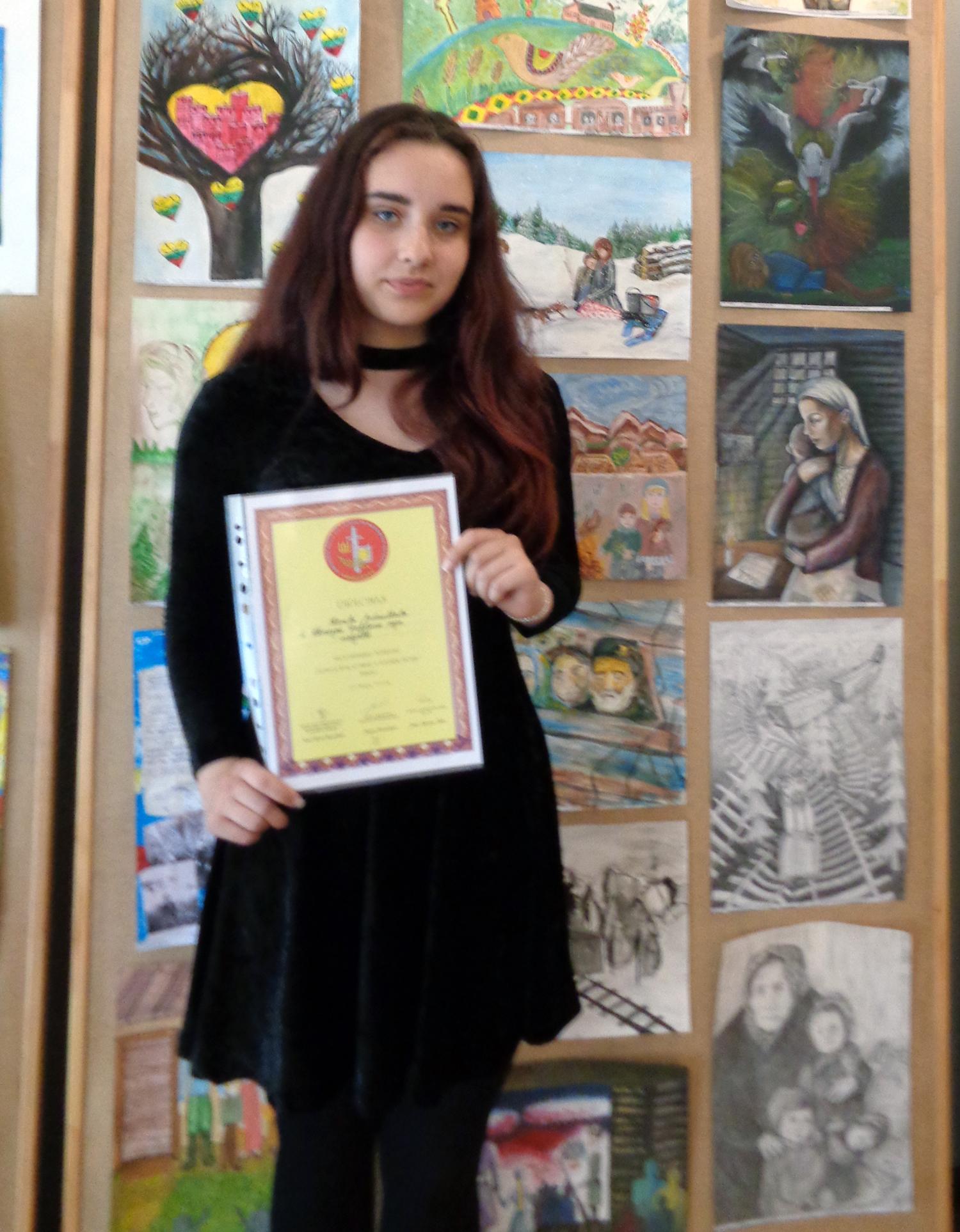 Apdovanota ir ukmergiškė / Rašinių konkurso pirmos vietos nugalėtoja Kamilė Endriuškaitė.
