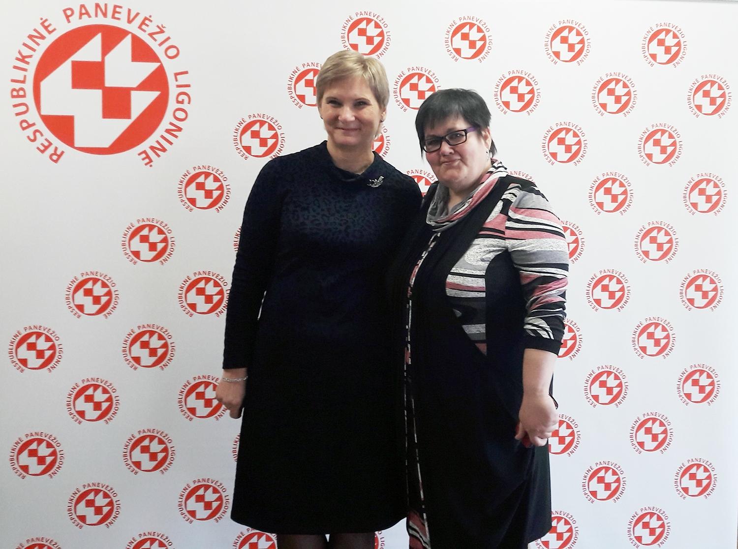 Apdovanotos ir ukmergiškės slaugytojos / Sveikatos apsaugos ministro apdovanotos Ukmergės PSPC slaugytojos A. Diakienė (dešinėje) ir A. Kalesnikienė.