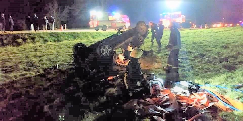 Apvirtus automobiliui žuvo vairuotojas / Ukmergės PGT nuotr.