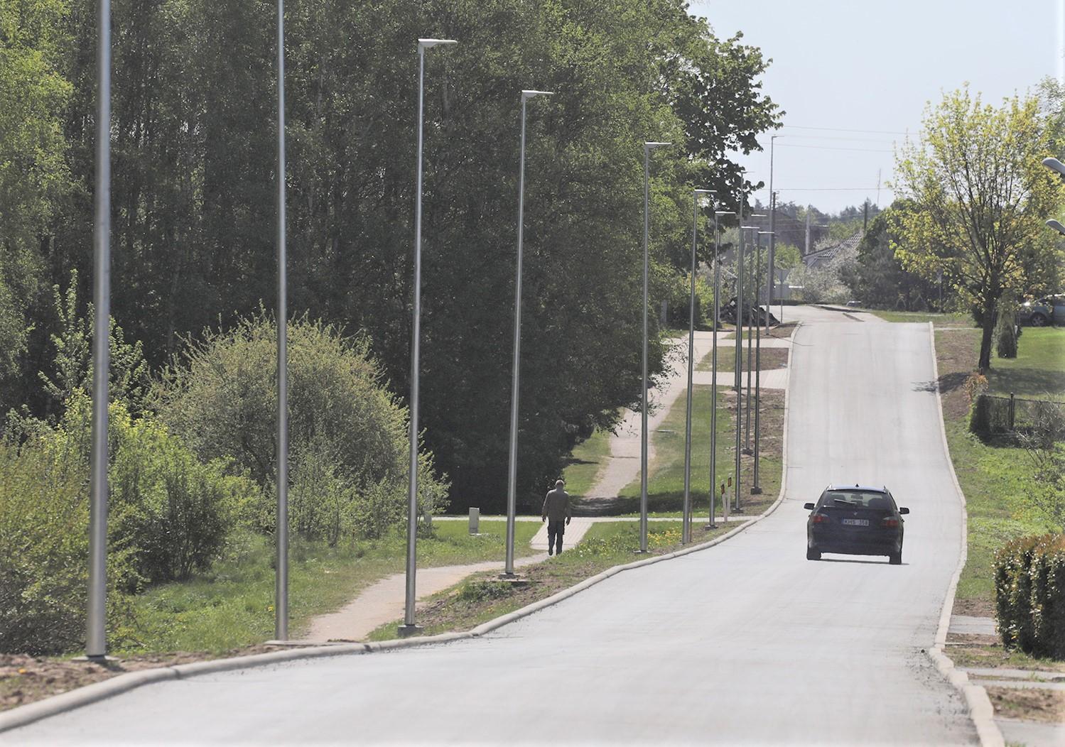 Atnaujinta 450-ies metrų ilgio Jaunimo gatvės atkarpa / Dainiaus Vyto nuotr. 450-ies metrų ilgio gatvės ruože paklota nauja asfaltbetonio danga.