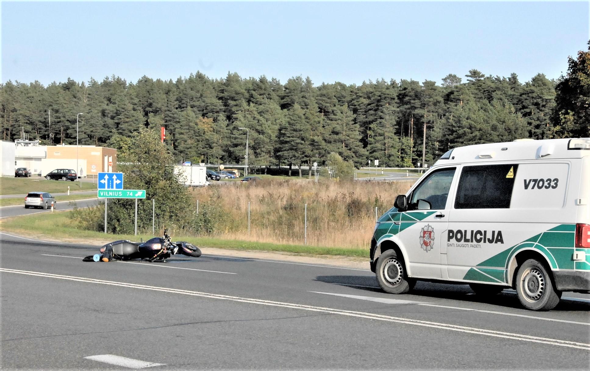 Avarijoje nukentėjo motociklininkas /