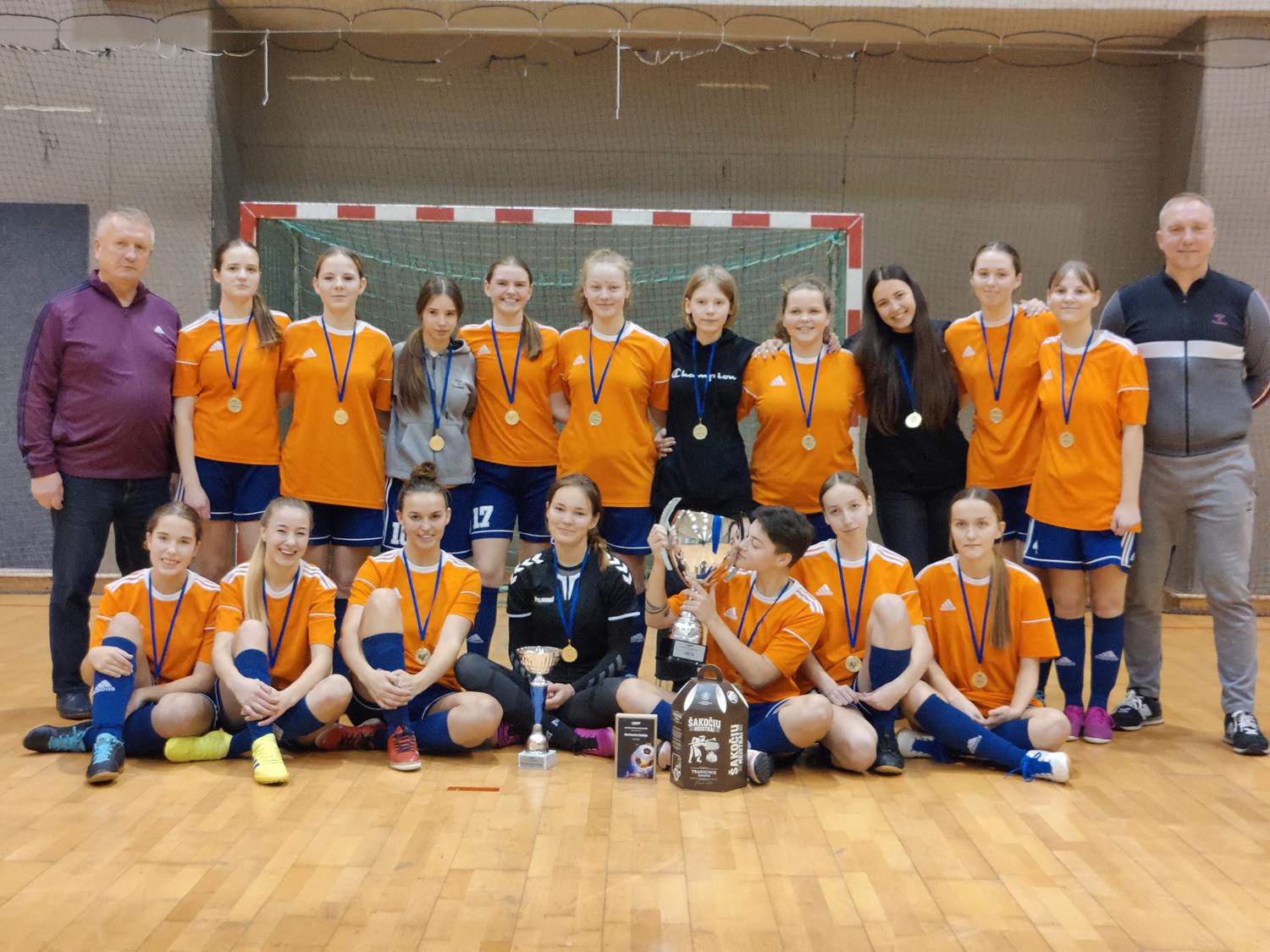 Baigėsi atviros Utenos apskrities moterų salės futbolo pirmenybės / Ukmergės SC komanda iškovojo aukso medalius.