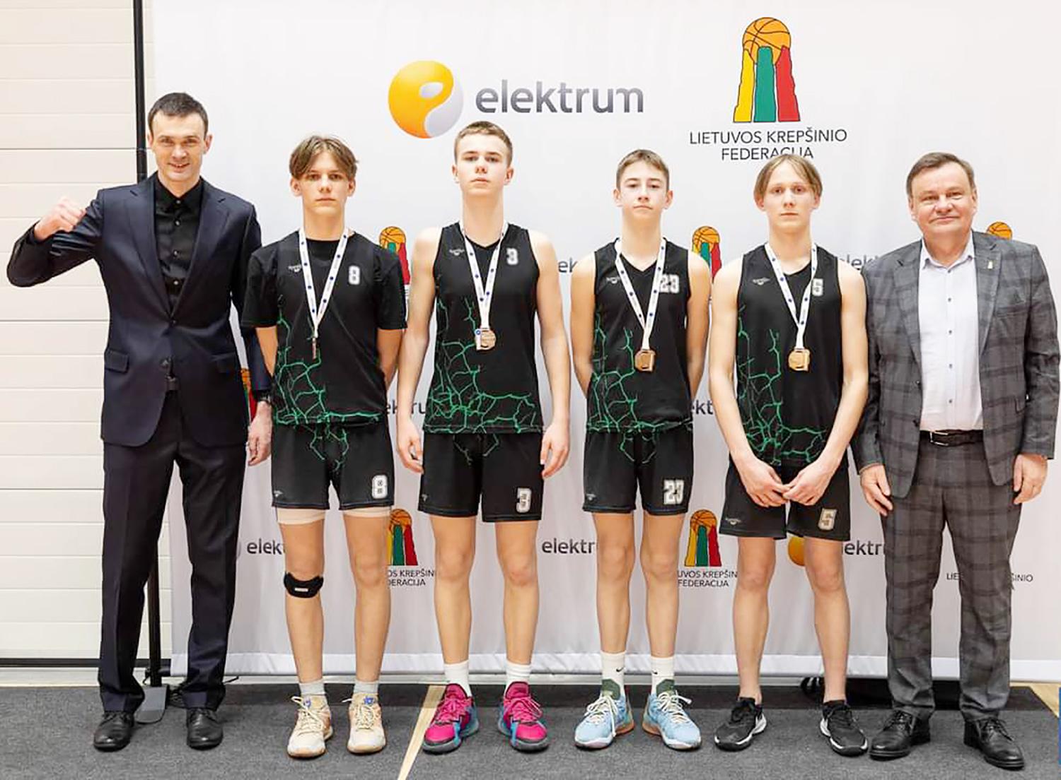 Baigėsi MKL-BERGO 3x3 čempionato finalinis etapas / Vaikinų „Ukmergės SC“ komanda iškovojo bronzos medalius.