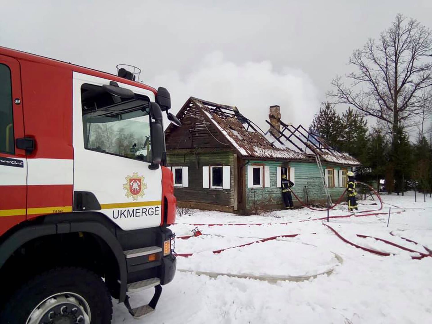 Baleliuose sudegė namas / Ukmergės PGT nuotr.