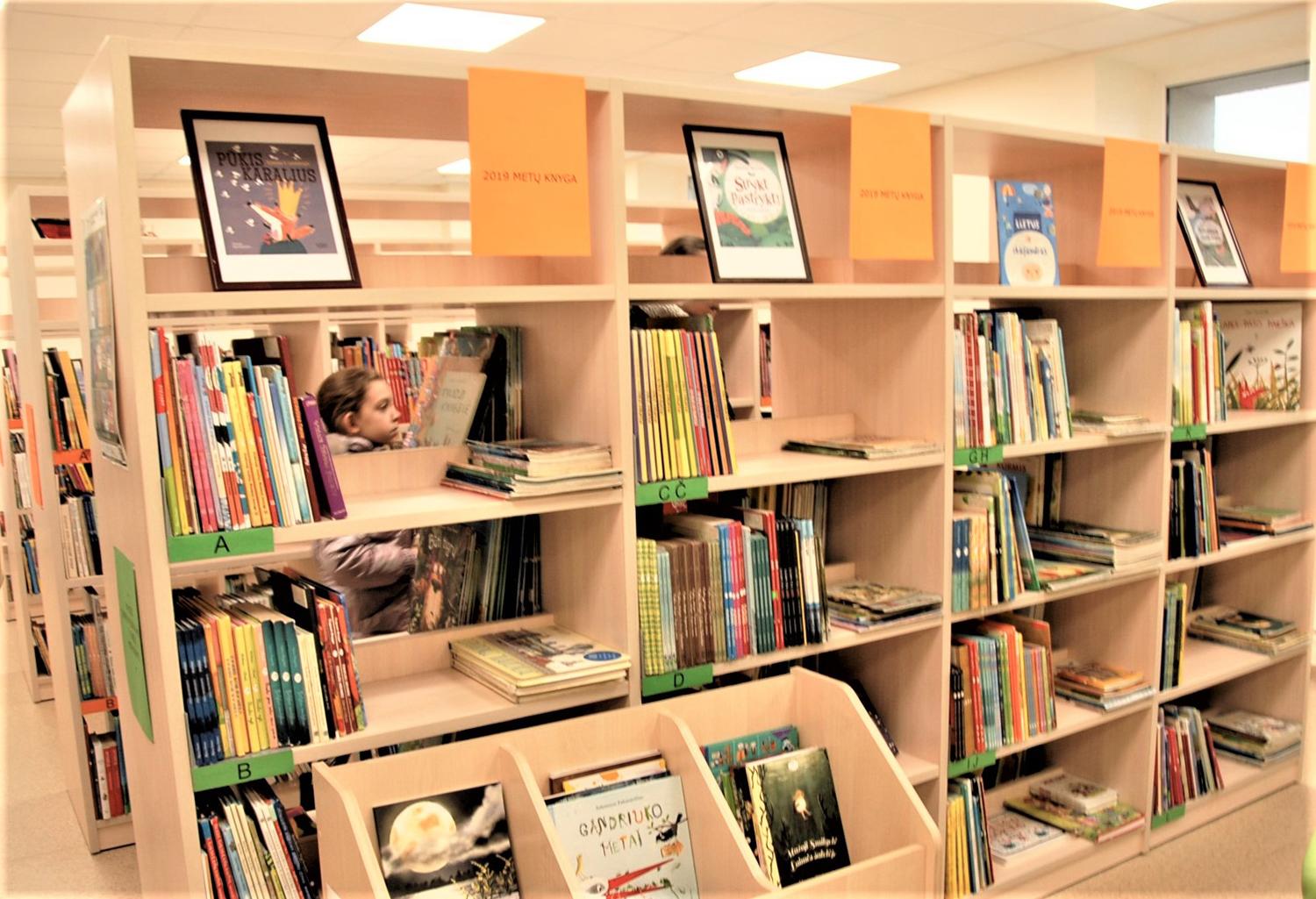 Bibliotekos fonduose – nauji leidiniai / Bibliotekų lentynos pildomos naujais leidiniais.
