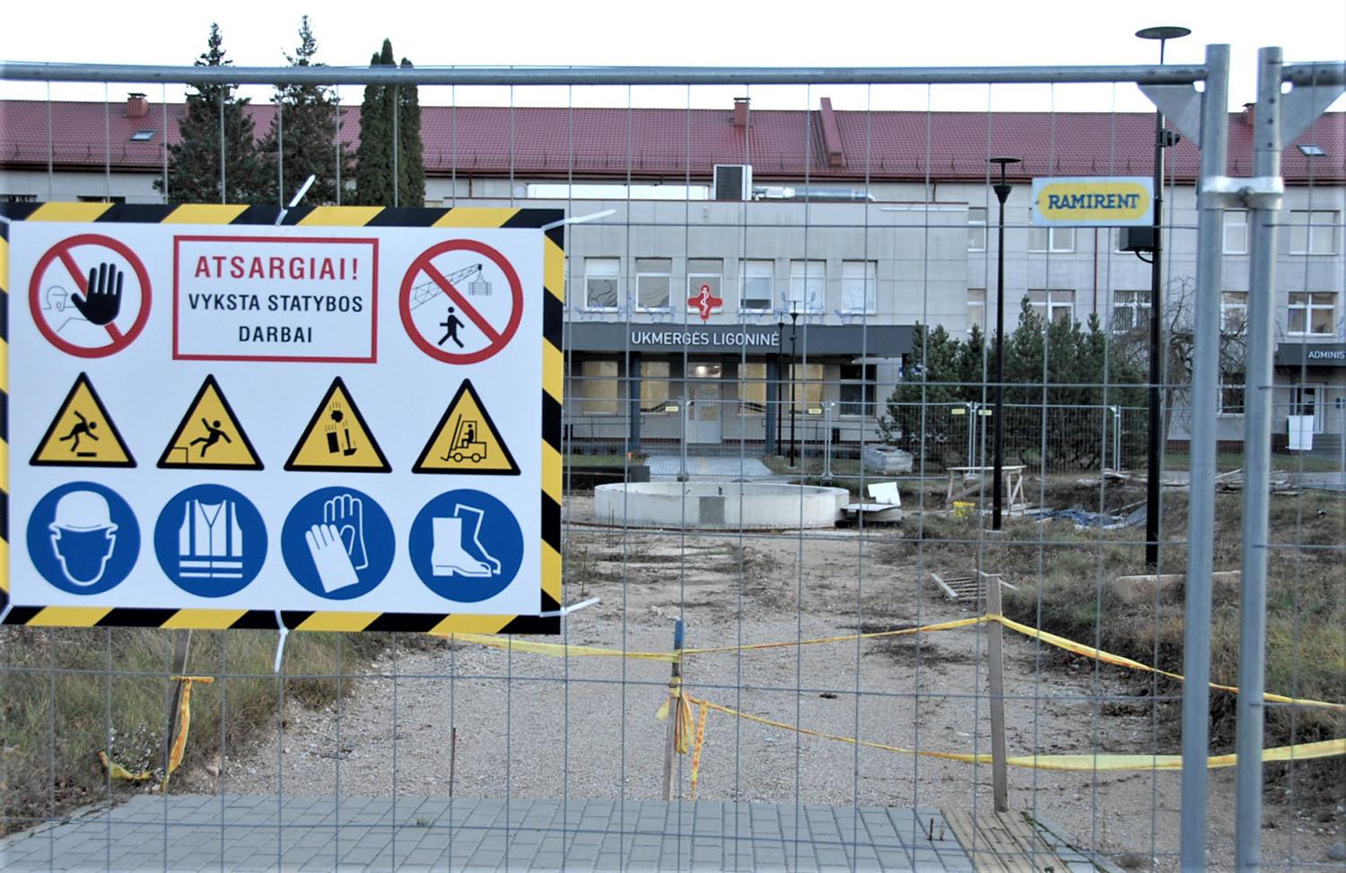 Darbai prie Ukmergės ligoninės pajudėjo / Prie ligoninės – vėl statybos.  Gedimino Nemunaičio nuotr.