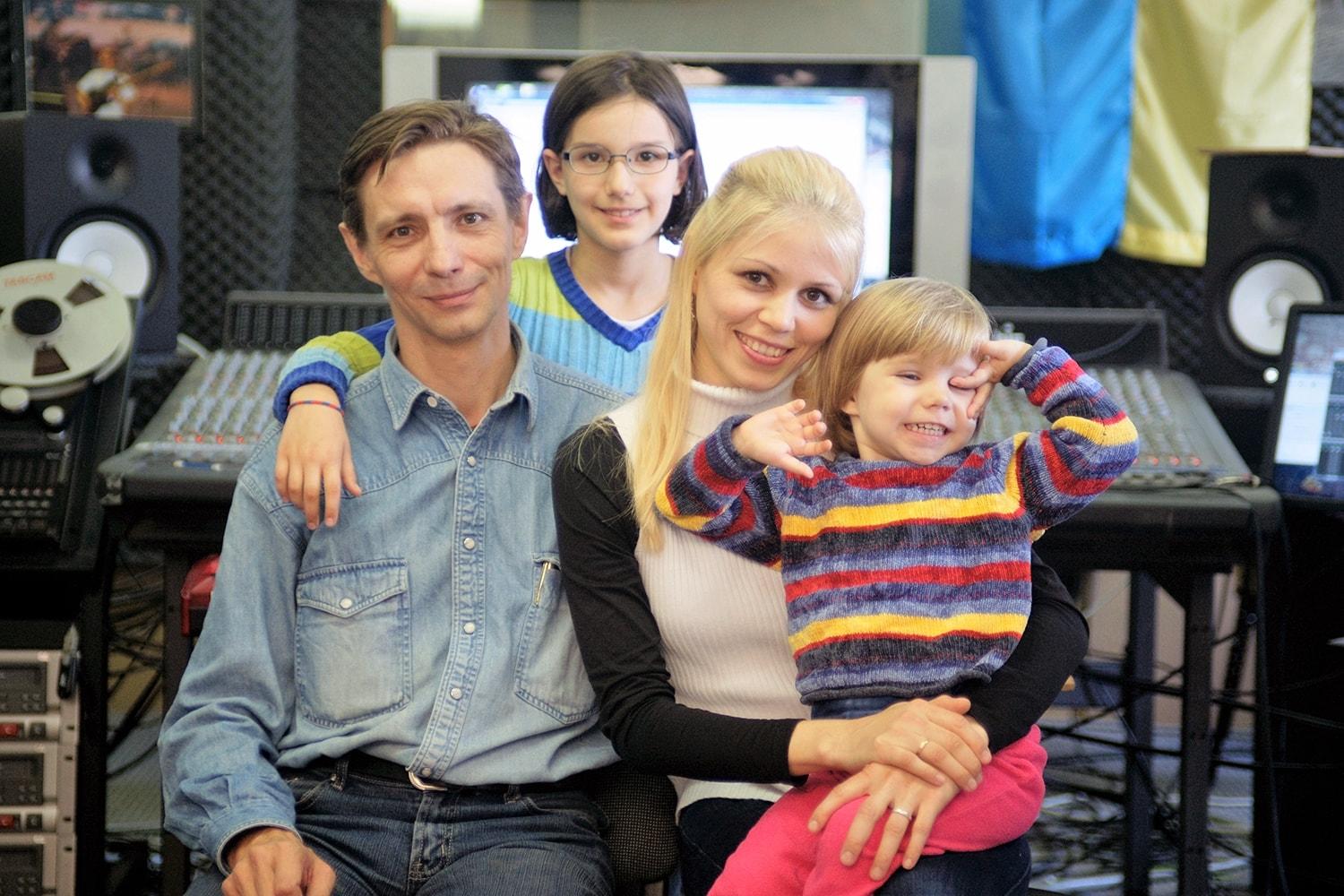 Emigranto atkaklumas palenkė Seimą / Sokolovų šeima Ukmergėje gyvena jau penkerius metus. Šeimos albumo nuotr.