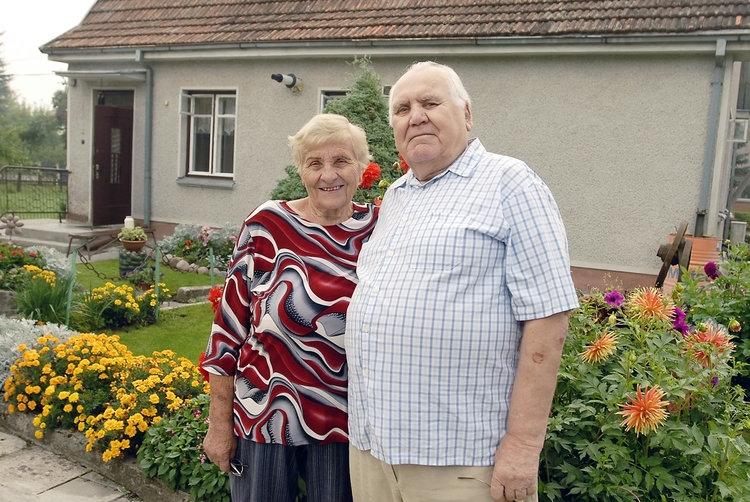 Gyvenimo pamatus kloja šeima / Savo pavyzdžiu vaikus auklėję Laimutė ir Raimundas Ušackai jau 60 metų kartu. Gedimino Nemunaičio nuotr.