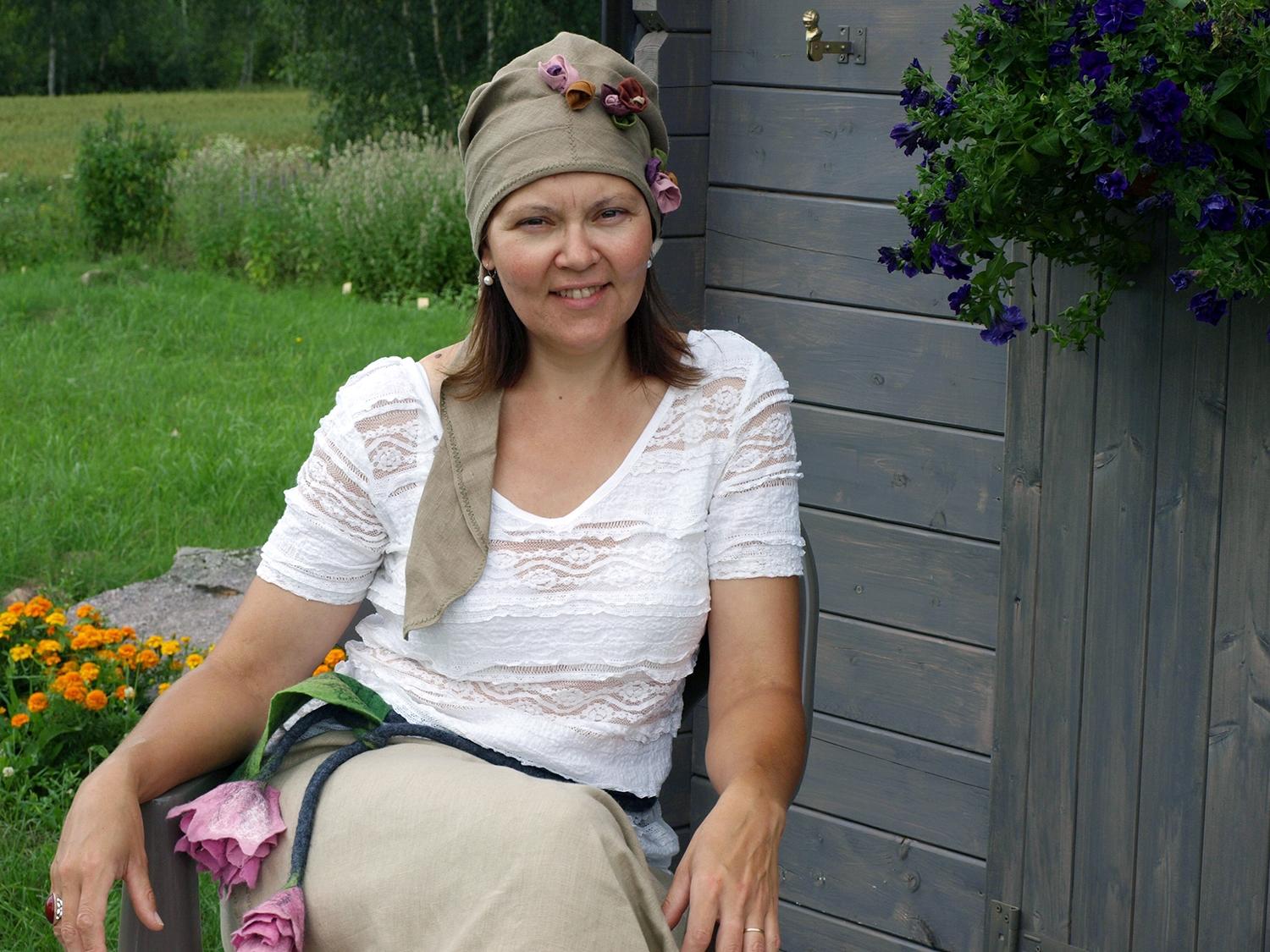 Gyvenimui pilnatvės teikia vaistažolės / Žolininkė Giedrė Radzevičiūtė savo sodyboje Ukmergės rajone.