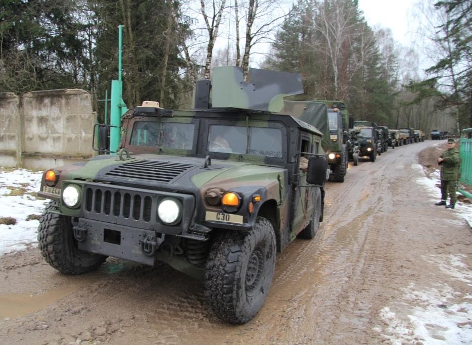 Į Ruklą pratyboms su Lietuvos kariais atvyko nauja JAV karių grupė su artilerijos pabūklais / JAV kariuomenės pabūklas