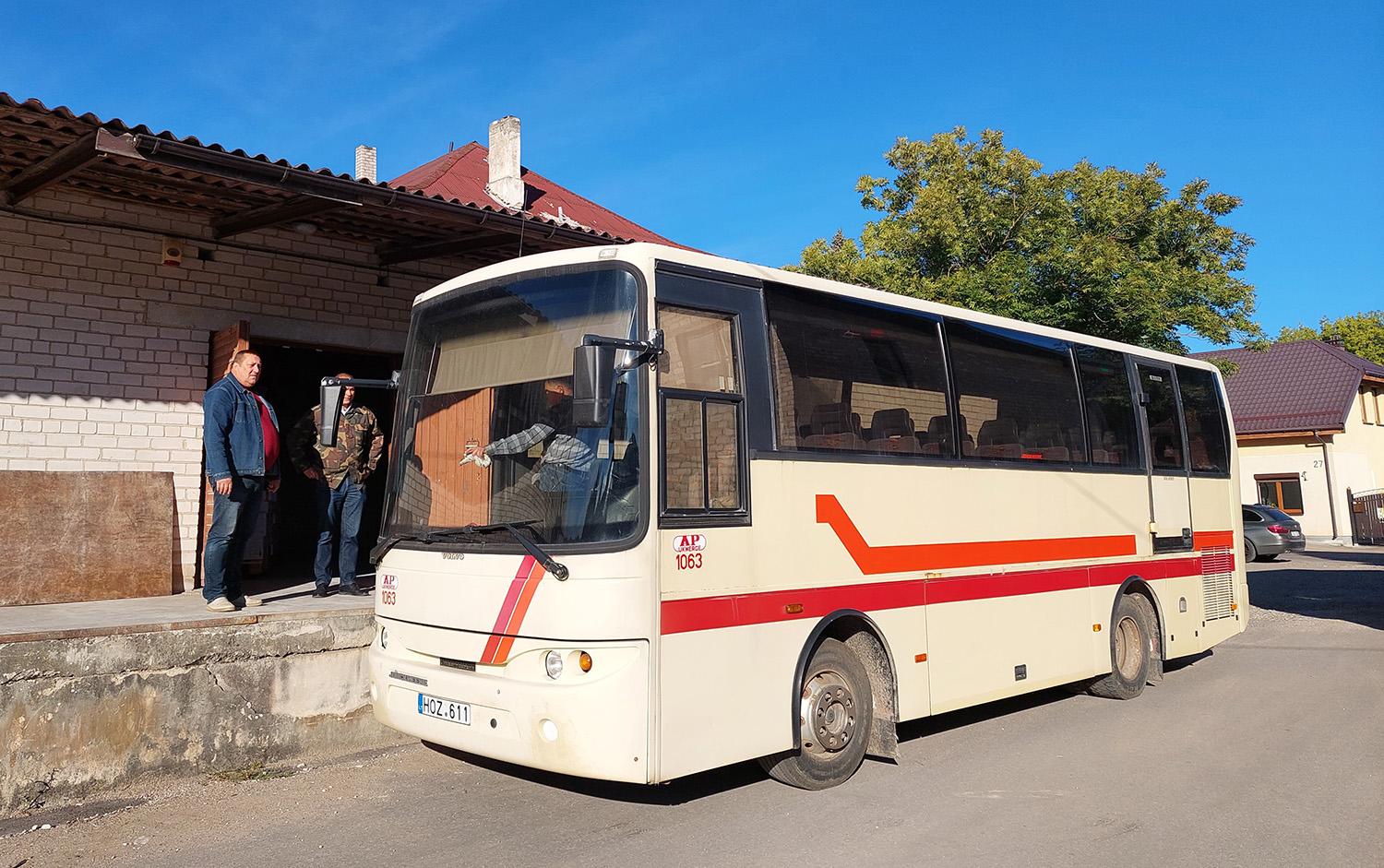Į Ukrainą iškeliavo du padovanoti autobusai / Į Ukrainą iš Ukmergės iškeliavo autobusas „Volvo B6“.