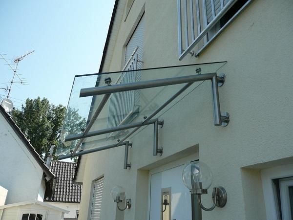 Ką reikia žinoti apie stiklo stogelių įrengimą ant namo sienos? /
