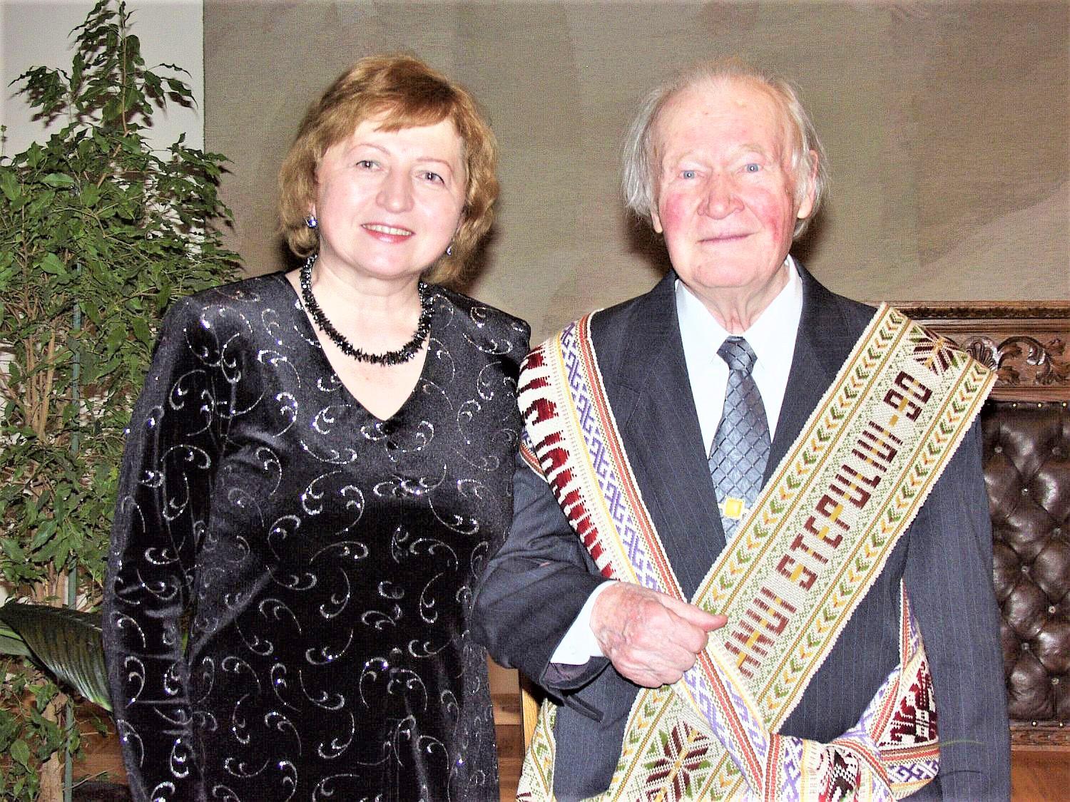 Kanklininkė Lina Naikelienė: biografija su legendiniais sąskambiais / 1.	Profesorė L. Naikelienė su savo mokytoju P. Stepuliu. 2003 m.