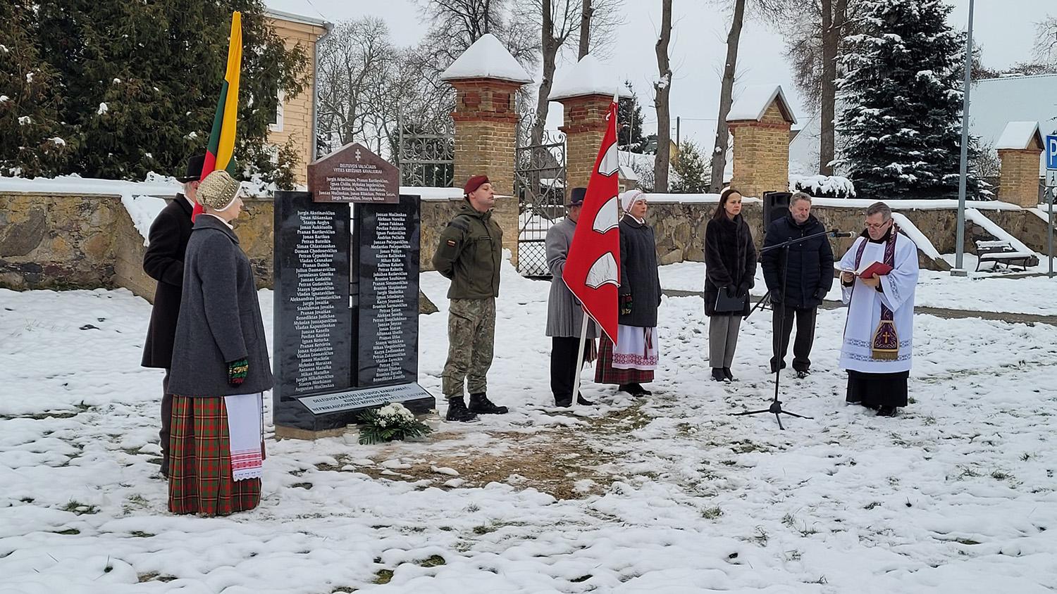 Krašto savanorių atminimas įamžintas monumente / Deltuvos seniūnijos nuotr. Šventės Deltuvoje akimirkos.