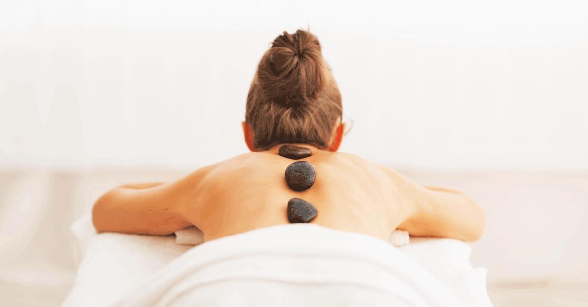 Kuo naudingas sveikatai masažas su karštais akmenimis? /