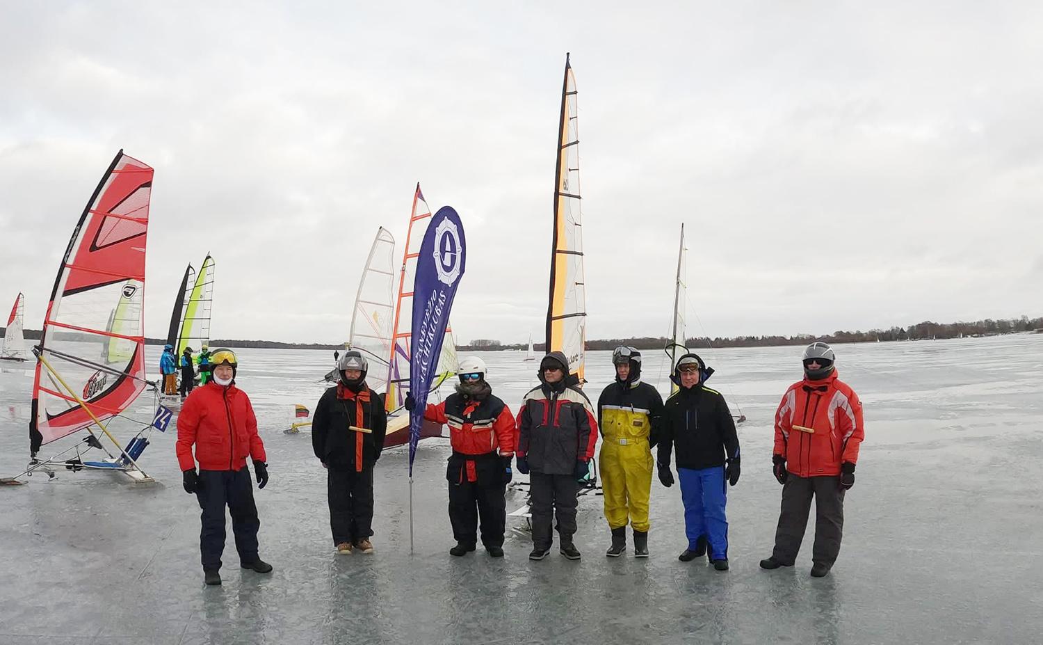 Ledo jachtų čempionate sėkmė lydėjo ukmergiškį / Ledo jachtų čempionate ant Rėkyvos ežero varžėsi šio sporto entuziastai.