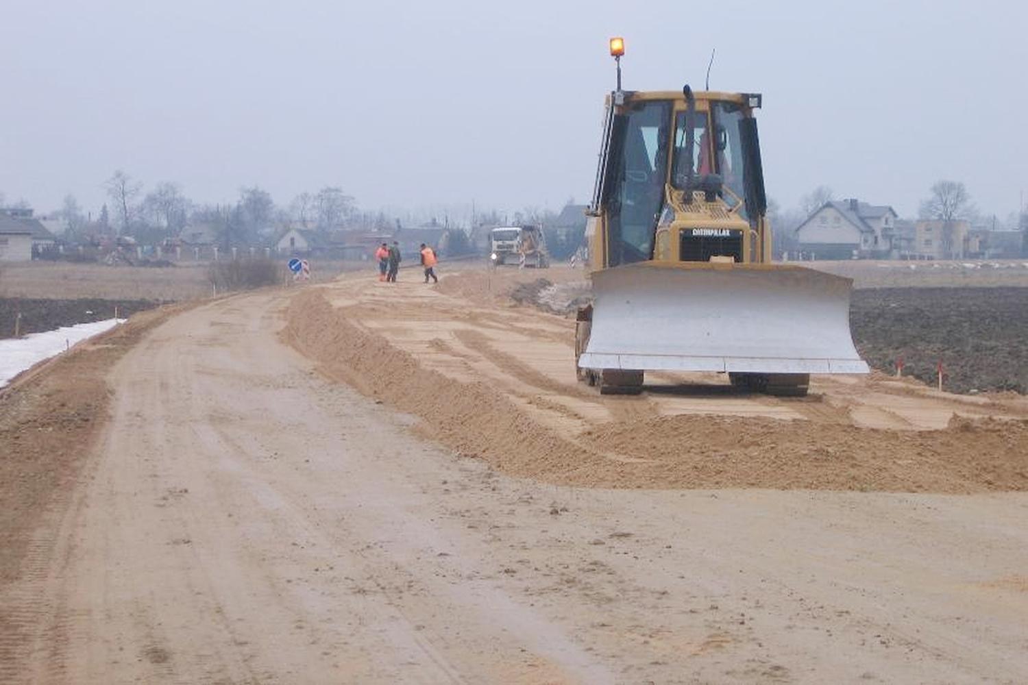 Naujas žvyrkelių atkarpas asfaltuos pagal eilę / Šalyje rengiamasi naujiems valstybinės reikšmės kelių su žvyro danga asfaltavimo projektams.
