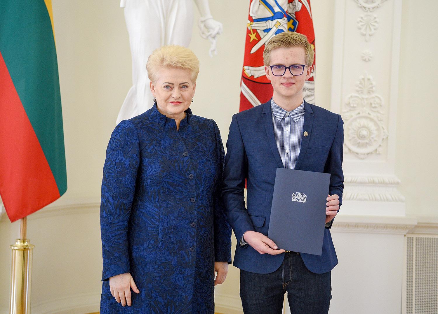 Nugalėtojas – ukmergiškis Pijus Brazinskas / Pijus Brazinskas ir prezidentė Dalia Grybauskaitė.  Asmeninio archyvo nuotr.