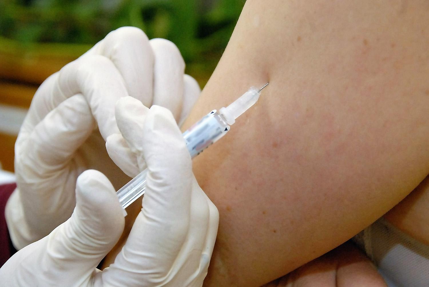 Nuo koronaviruso skiepijami ir Ukmergės medikai / Ukmergės ligoninei skirta 110 vakcinos dozių.  Gedimino Nemunaičio nuotr.