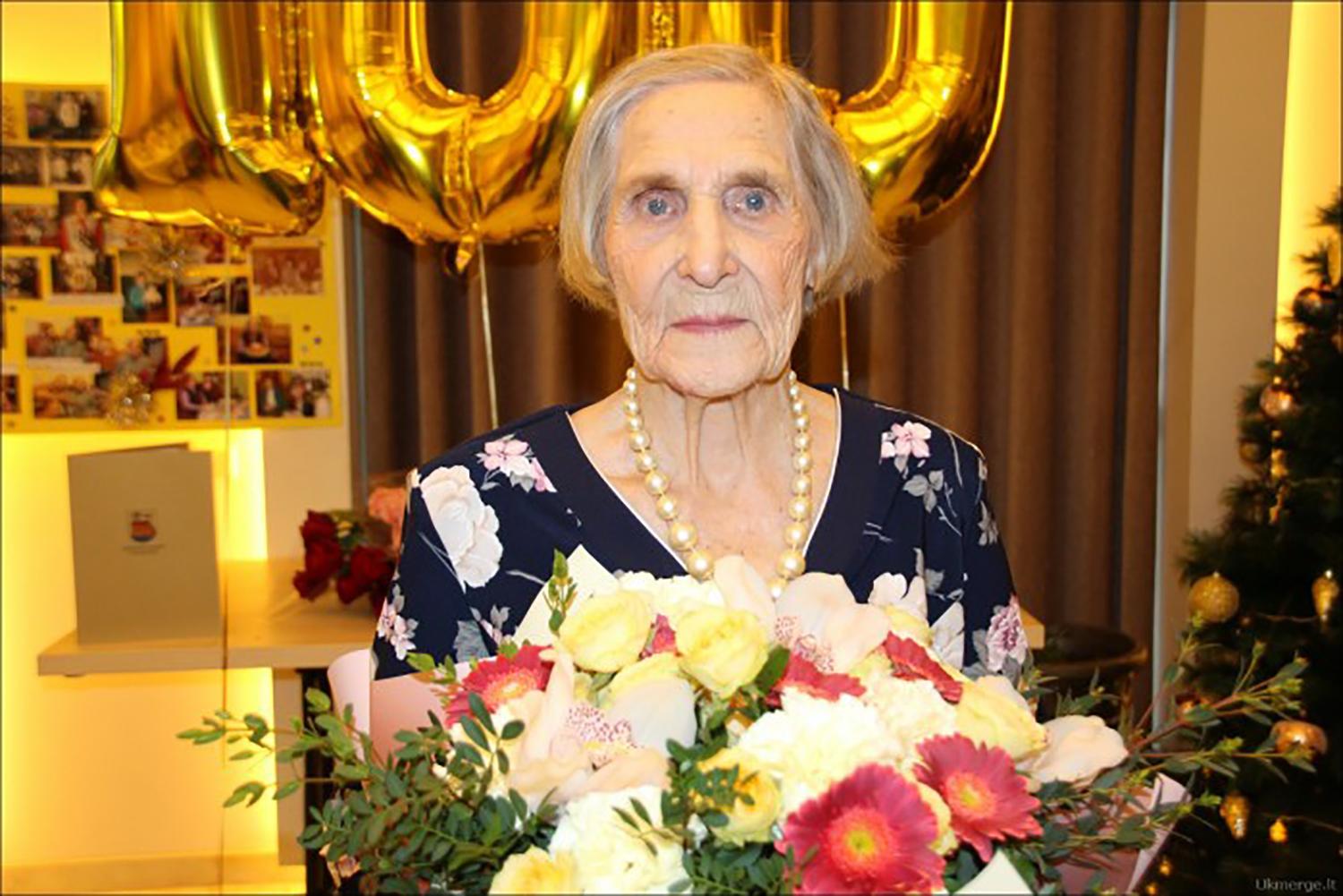 Pasveikino 100 metų sulaukusią ukmergiškę / Autorės nuotr. Sofija Ibelhauptienė paminėjo 100 metų jubiliejų.