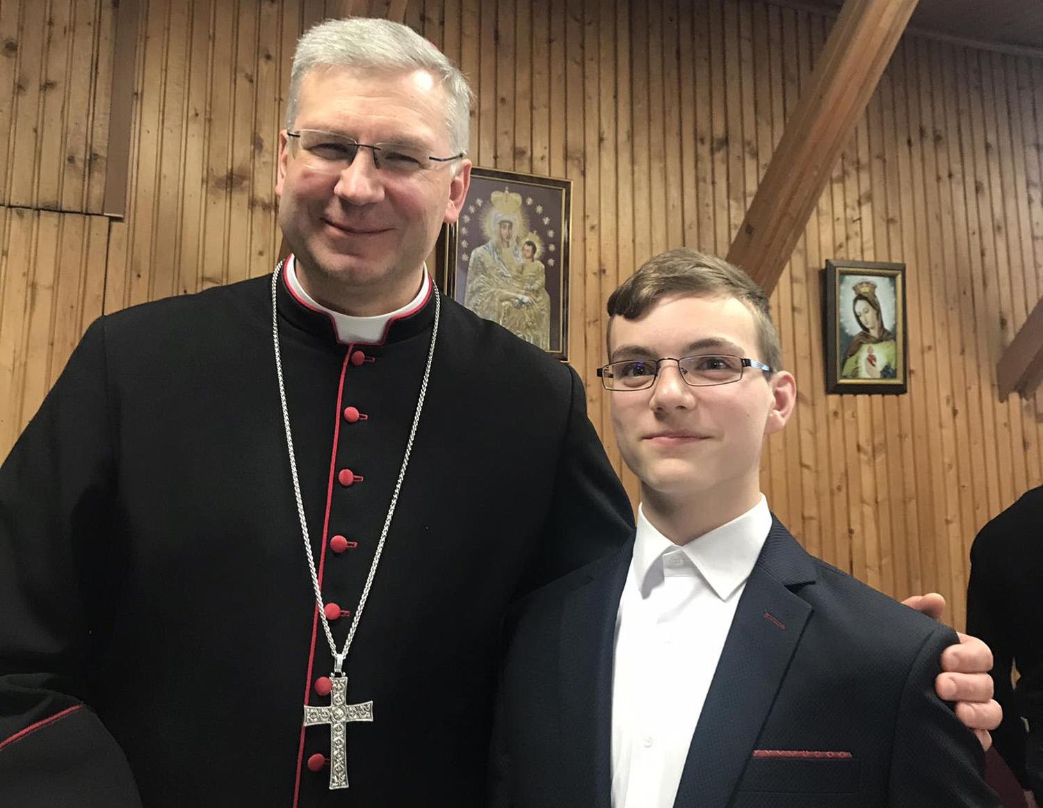 Penkiolikmečio Mato siekis – tapti kunigu / M. Čamano asmeninio archyvo nuotr. Su arkivyskupu metropolitu Kęstučiu Kėvalu.