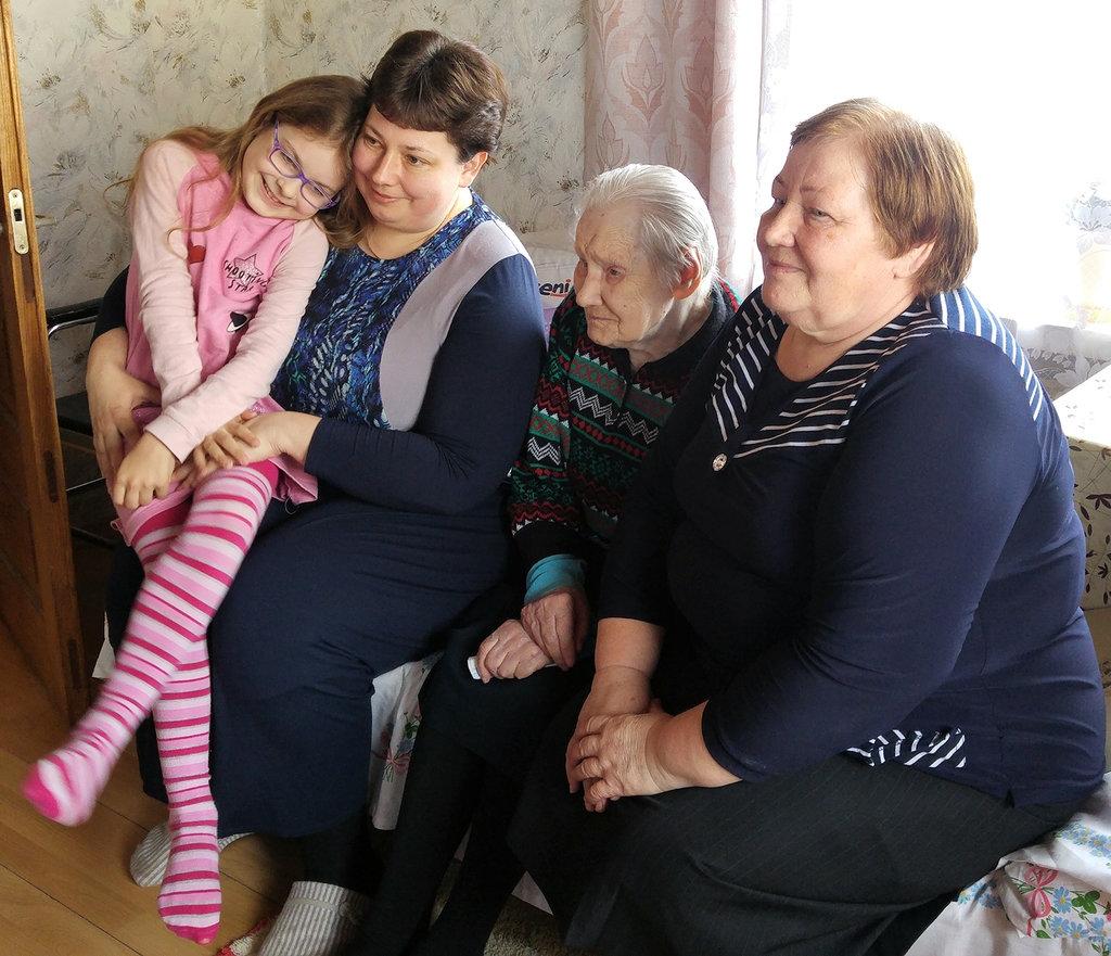 Per šv. Velykas – ir šimto metų jubiliejus / Visos keturių kartų moterys: šimtametė Ona su savo dukra