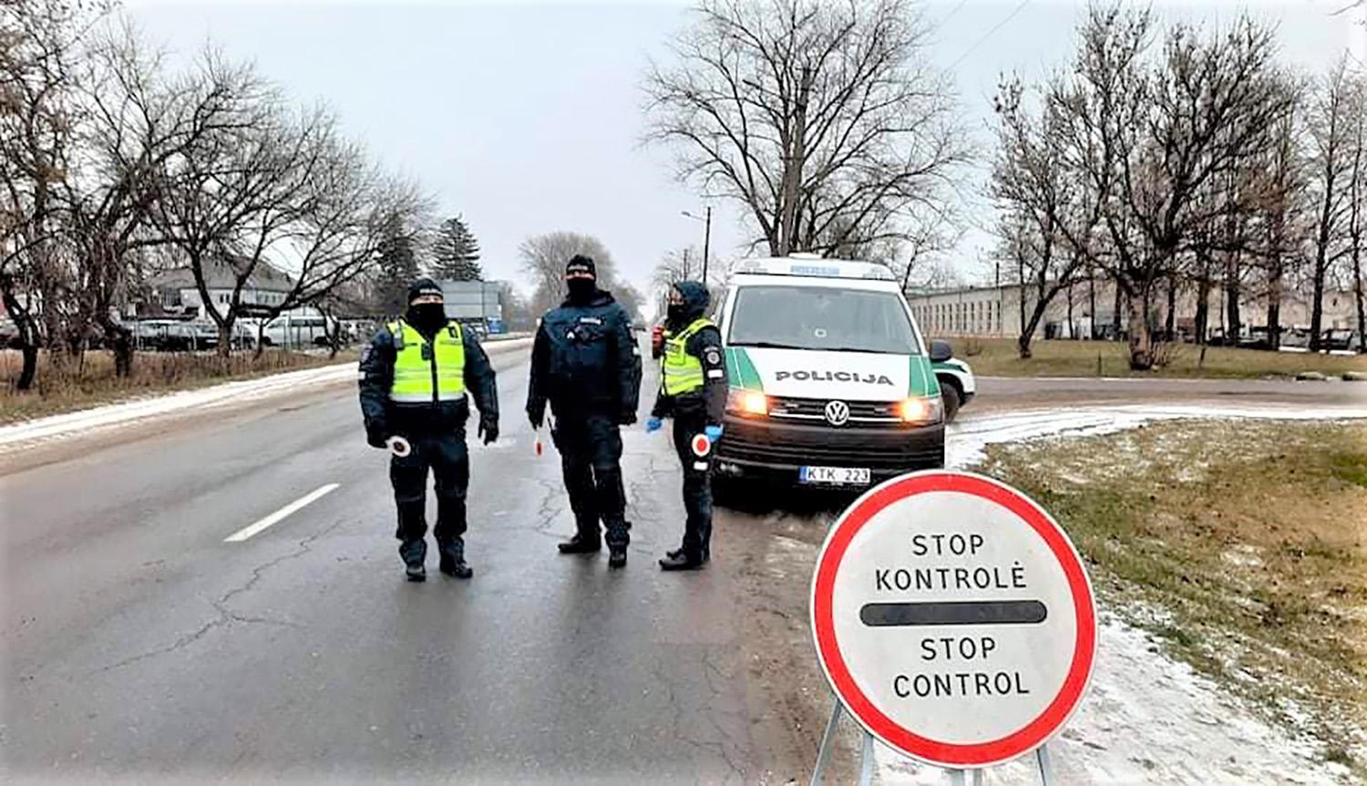Per šventes į miestą neįleista 340 automobilių / Kontrolė vykdoma trijuose įvažiavimuose į Ukmergę.  Policijos bendruomenės nuotr.