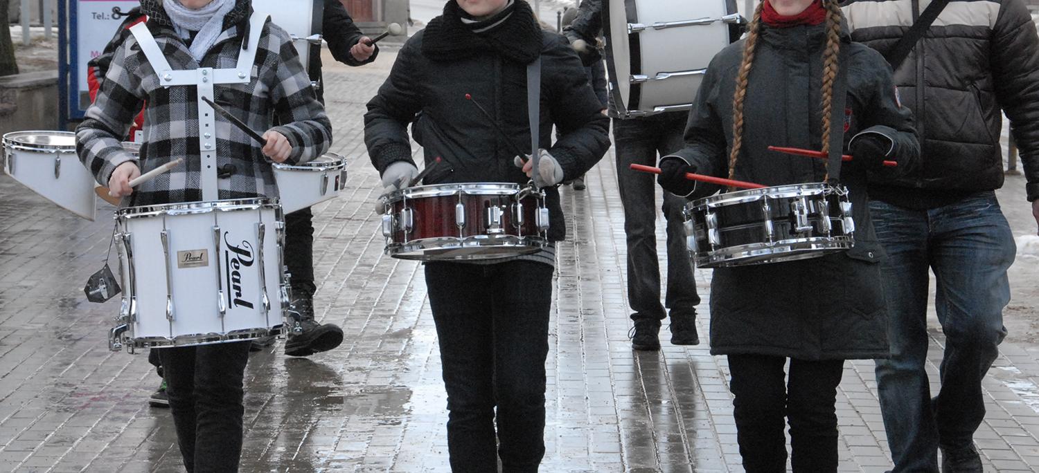 Planuoja mokyti groti mušamaisiais / Mušamųjų instrumentų muzika Ukmergėje skambėdavo kiekvieną pavasarį vykdavusiuose festivaliuose. Tikėtina