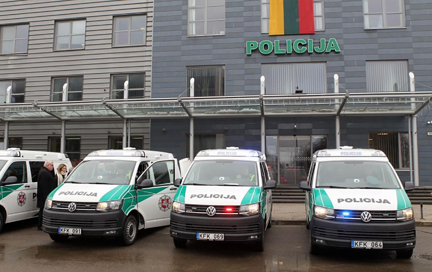Policijos pareigūnams – nauji tarnybiniai automobiliai / Tokie autobusiukai pasieks ir Ukmergės policijos komisariatą.