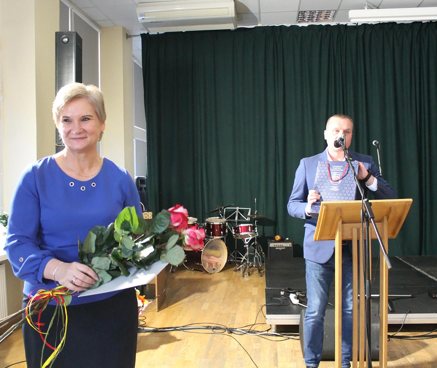 Puoselėja partizanų atminimą / Gėlėmis pasveikinta LPKTS Ukmergės filialo valdybos pirmininkė Aldona Kalesnikienė.