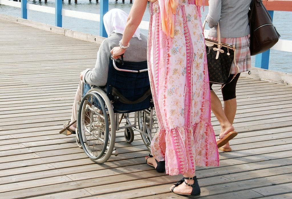 Ruoš profesionalius slaugytojo padėjėjus / Slaugos paslaugos reikalingos neįgaliesiems