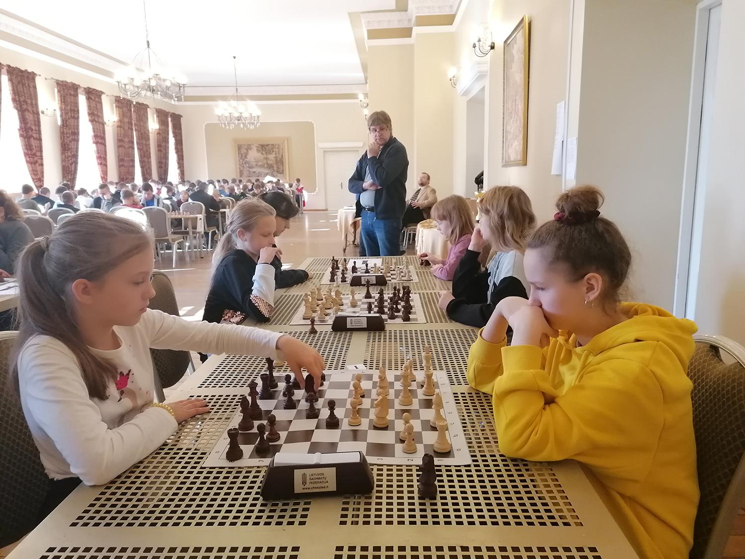 Šachmatai ugdo loginį mąstymą ir moko planuoti / Asmeninio archyvo nuotr. Pergales turnyruose skina ir jaunoji karta.