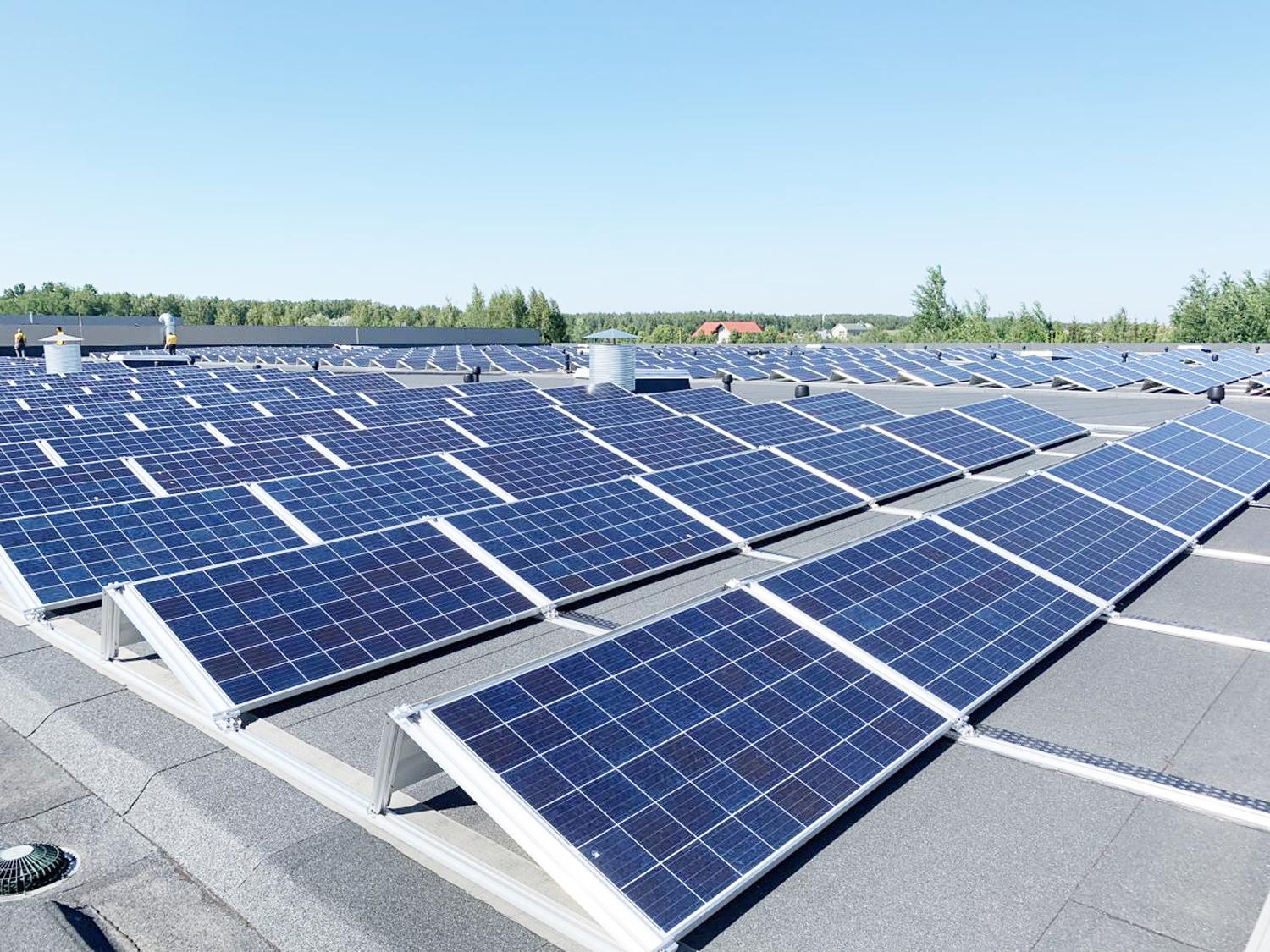 Saulės elektrinei Ukmergėje jau numatyti sklypai / Iki šio amžiaus vidurio saulės energija gali tapti pagrindiniu elektros energijos šaltiniu pasaulyje.  sauleselektrines.lt nuotr.