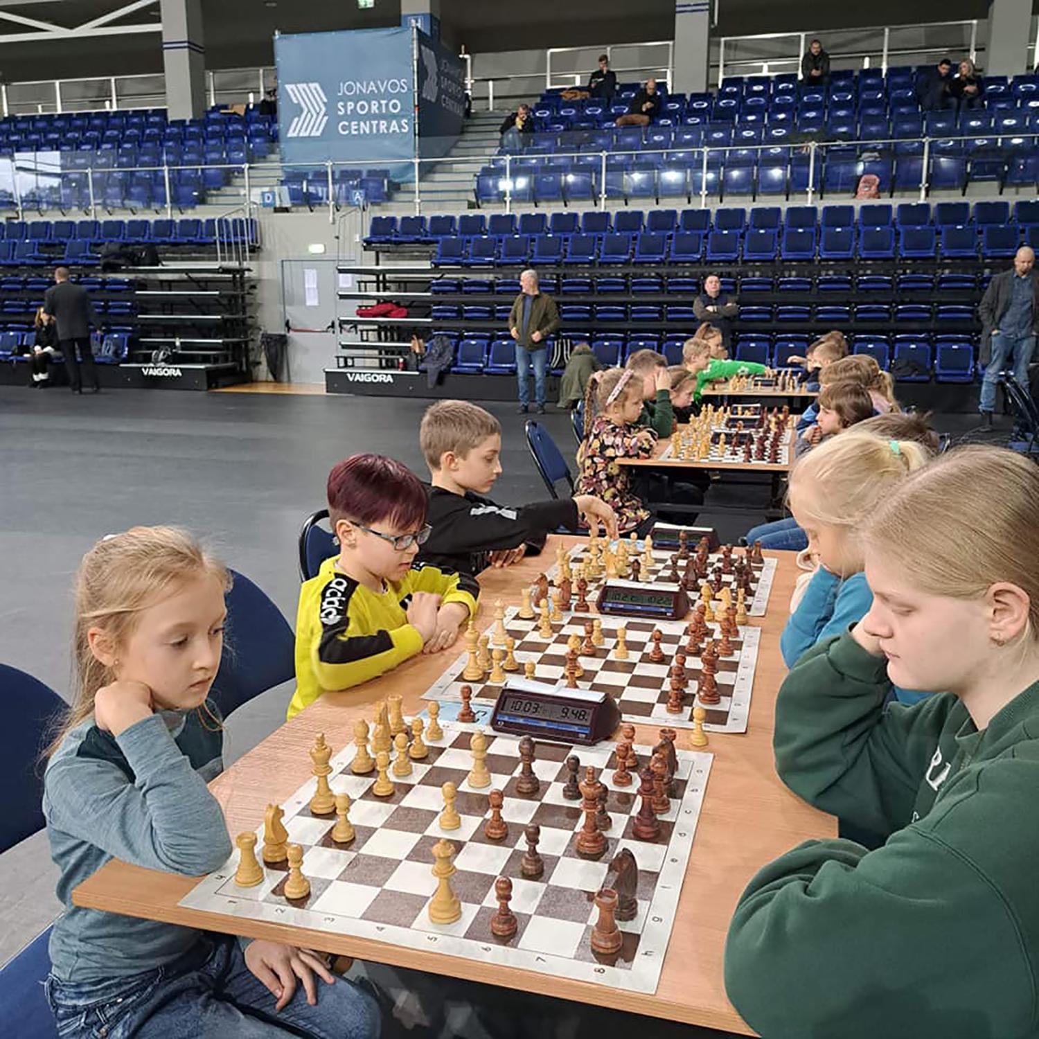 Sausio 14 d. Jonavos sporto arenoje vyko tradicinis greitųjų šachmatų turnyras / Jonavoje vykusio šachmatų turnyro dalyviai.
