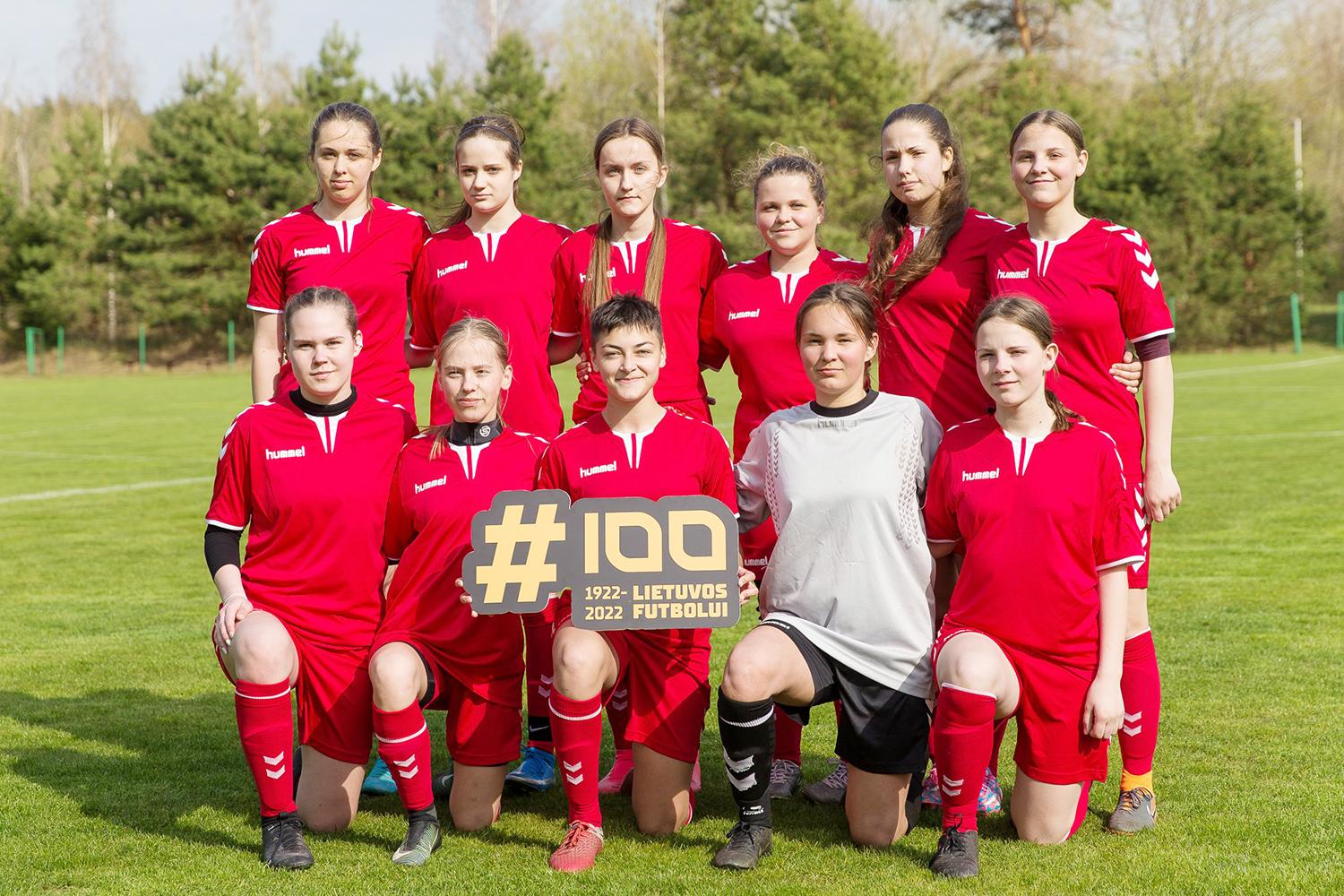 Šiauliuose vyko Lietuvos merginų elitinės lygos U-17 futbolo čempionato varžybos /