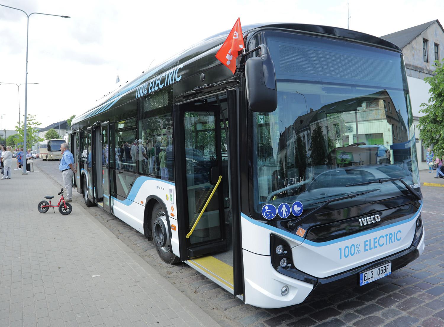 Sieks įsigyti elektra varomų autobusų / Ukmergėje išbandytas elektra varomas autobusas.
