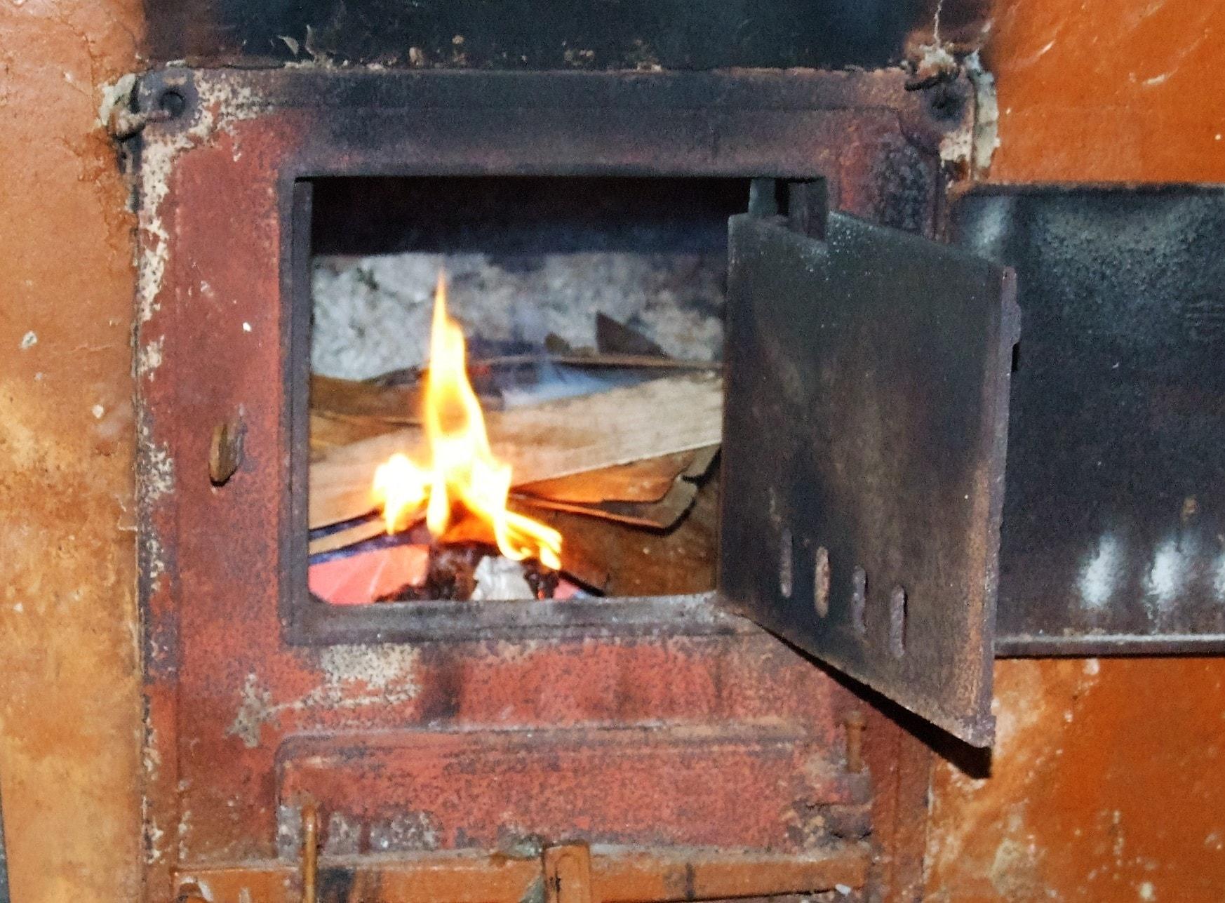 Šildymo sezono metu – gaisrų pavojai / Šildymo sezono metu – gaisrų pavojai