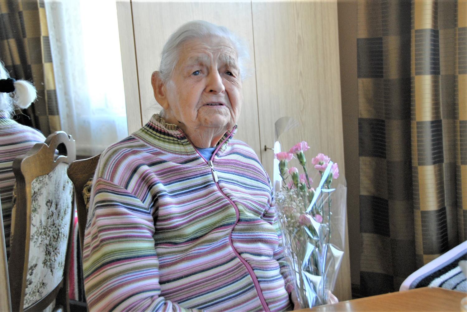Šimtmečio sulaukti padėjo vaikų rūpestis / Julija Kraulienė mini 100 metų jubiliejų. Gedimino Nemunaičio nuotr.