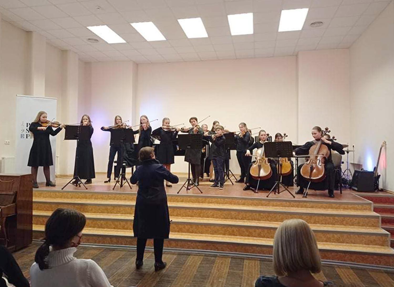 Skamba akademinės muzikos koncertai / Atidarymo koncertas vyko Ukmergės meno mokykloje.