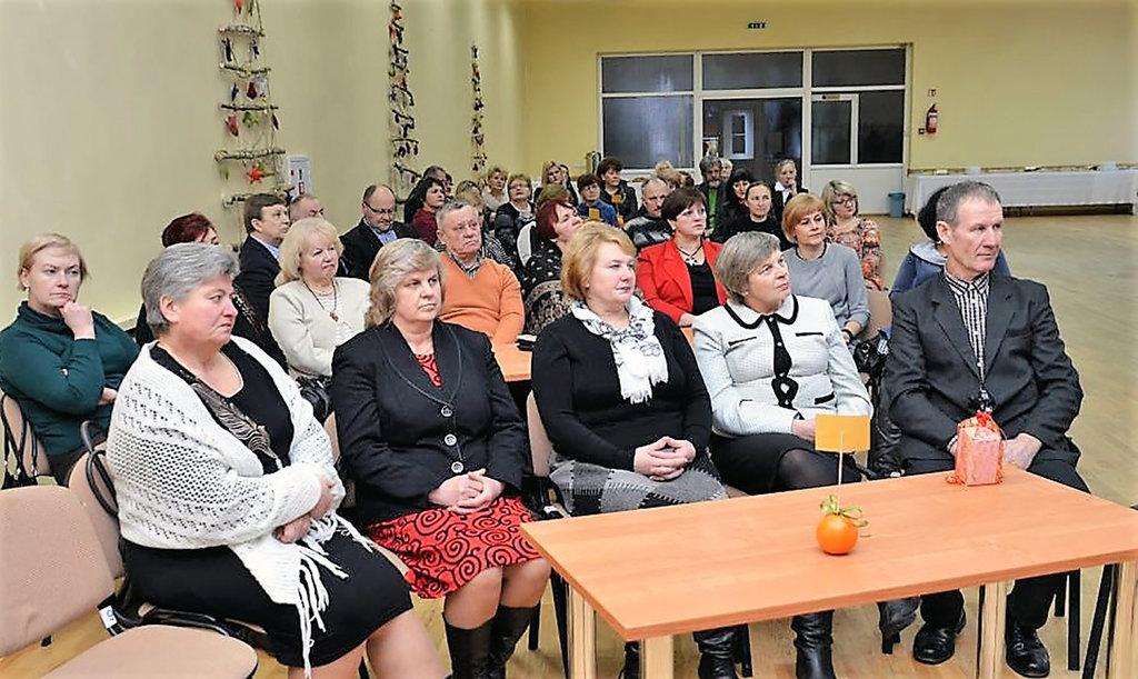 Socialinės paramos gavėjų mažėja / Į renginį susirinko rajono seniūnijų socialinių komisijų nariai.
