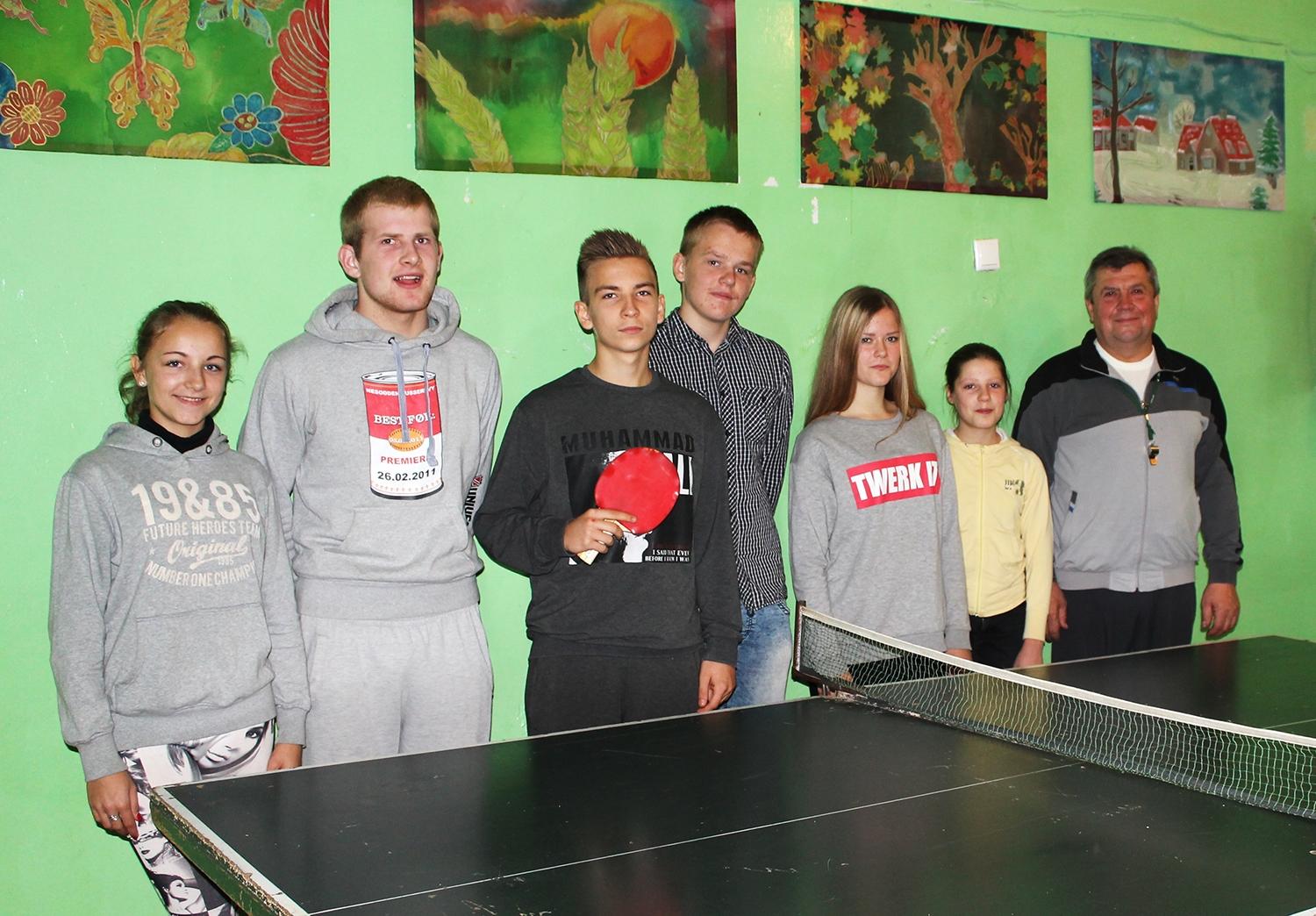 Stalo teniso varžybos. / Benas Krikštaponis (dešinėje) iškovojo bronzos medalį.