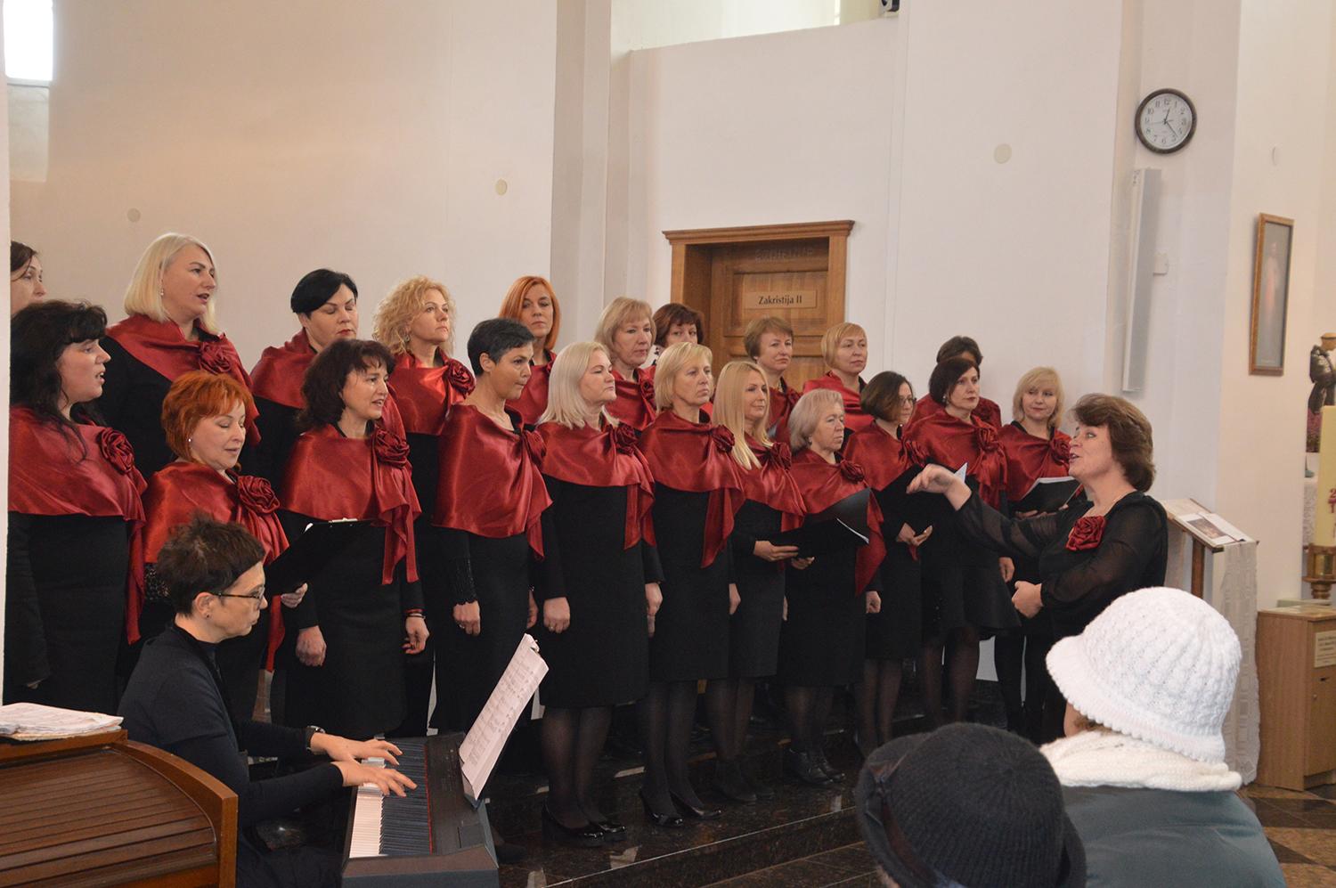 Šv. Cecilijos dienai – koncertas / Autoriaus nuotr. Dainuoja moterų choras „Žemyna“.