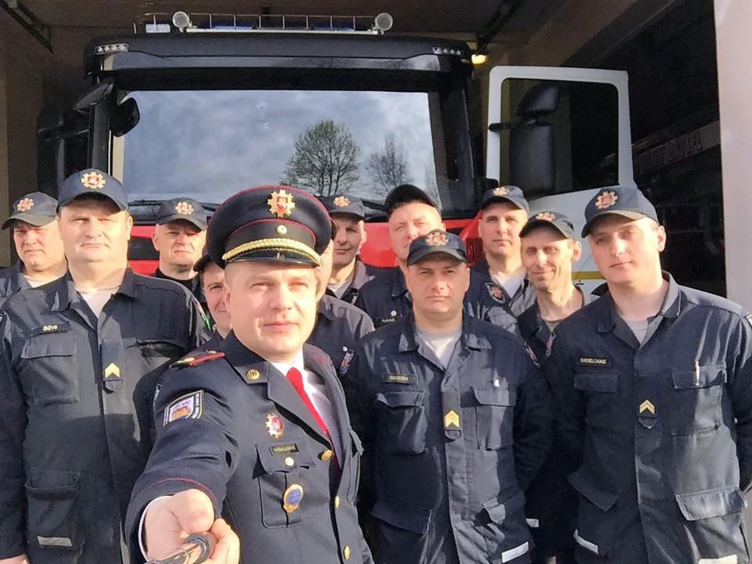 Šv. Florijono dieną pasveikinti ugniagesiai / Apdovanoti ir Ukmergės pareigūnai. Ukmergės PGT nuotr.