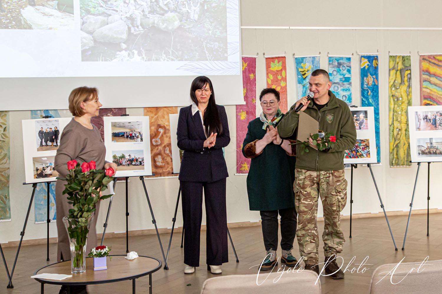 Sveikinimai ir padėkos – nevyriausybinių organizacijų lyderiams / Vijolės Ivanauskienės nuotr. NVO lyderiams įteikti apdovanojimai.