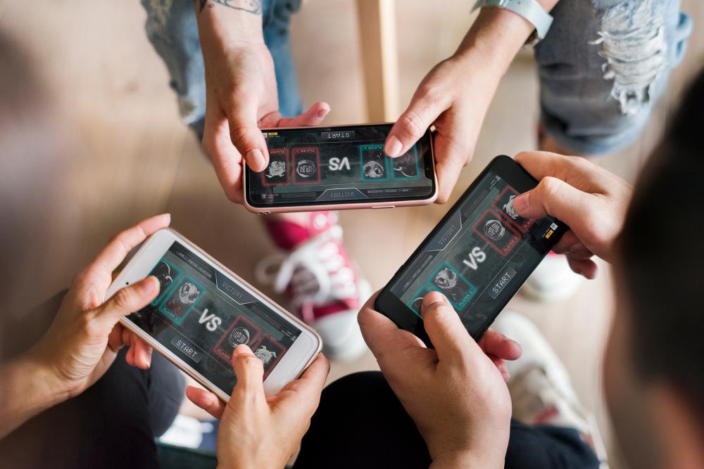 Telefonai vis dažniau naudojami žaidimams ir multimedijos pramogoms. /