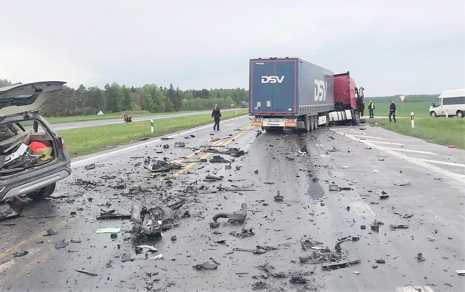 Tragiška avarija autostradoje pareikalavo trijų aukų / Nelaimės vieta po tragiškos avarijos.  Ukmergės PGT nuotr.