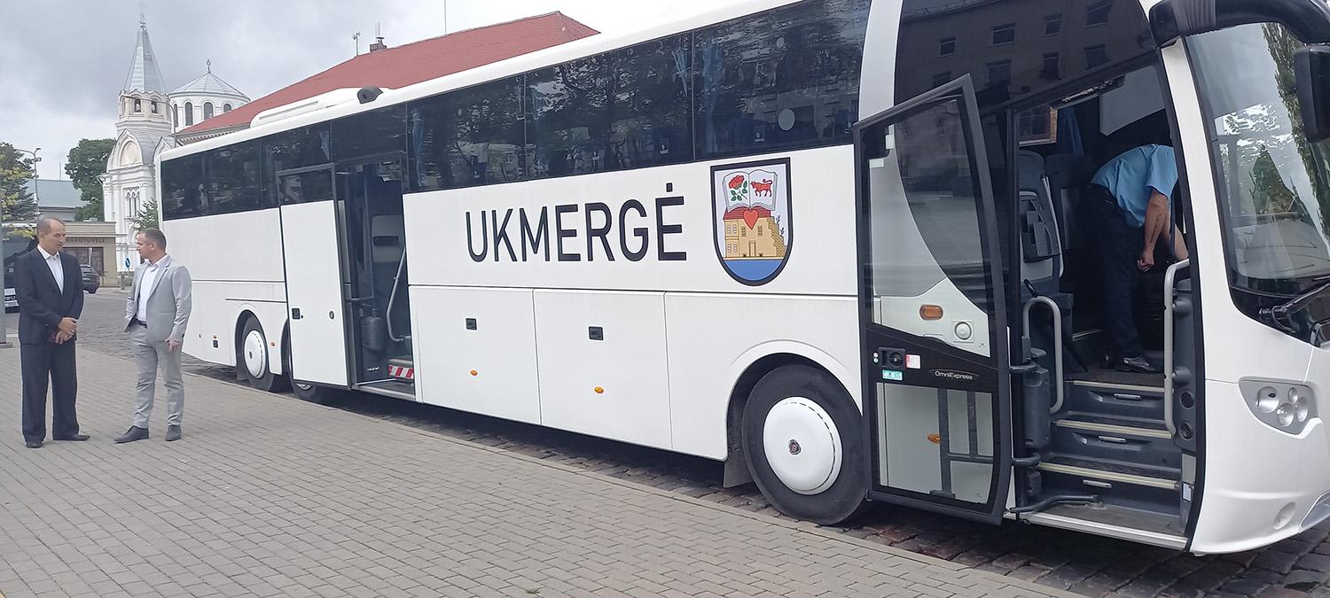 Turistams siūlo naują autobusą / Autorės nuotr. Naujas autobusas reprezentuoja Ukmergę.